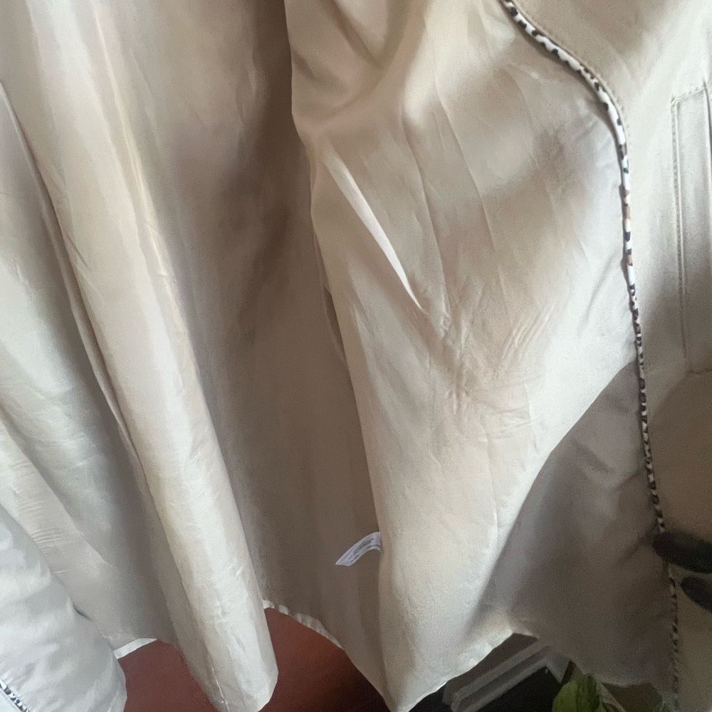 Gallery, short, swing trench, size L.  Lined, tan, wide lapel, relaxed fit. - Picture 3 of 9